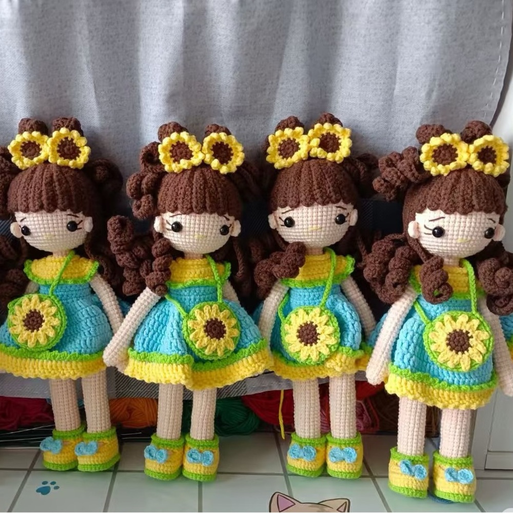 🧶Handmade crocheted sunflower🌻girl